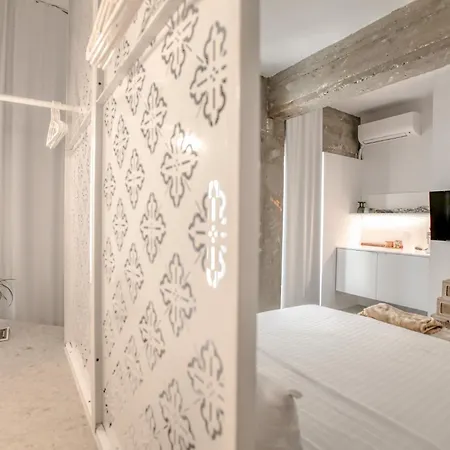Convent - Huge One Combination Apartment *